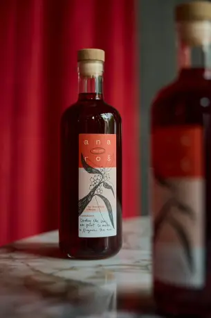 Kuharica Ana Roš lansira prvo linijo koktajlov v steklenicah: Ana Roš Drinks
